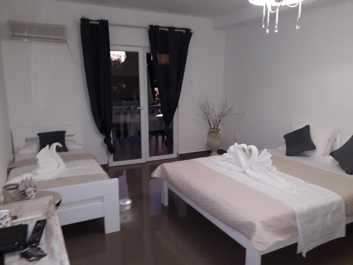 Ana Apartmani Sveti Stefan Esterno foto